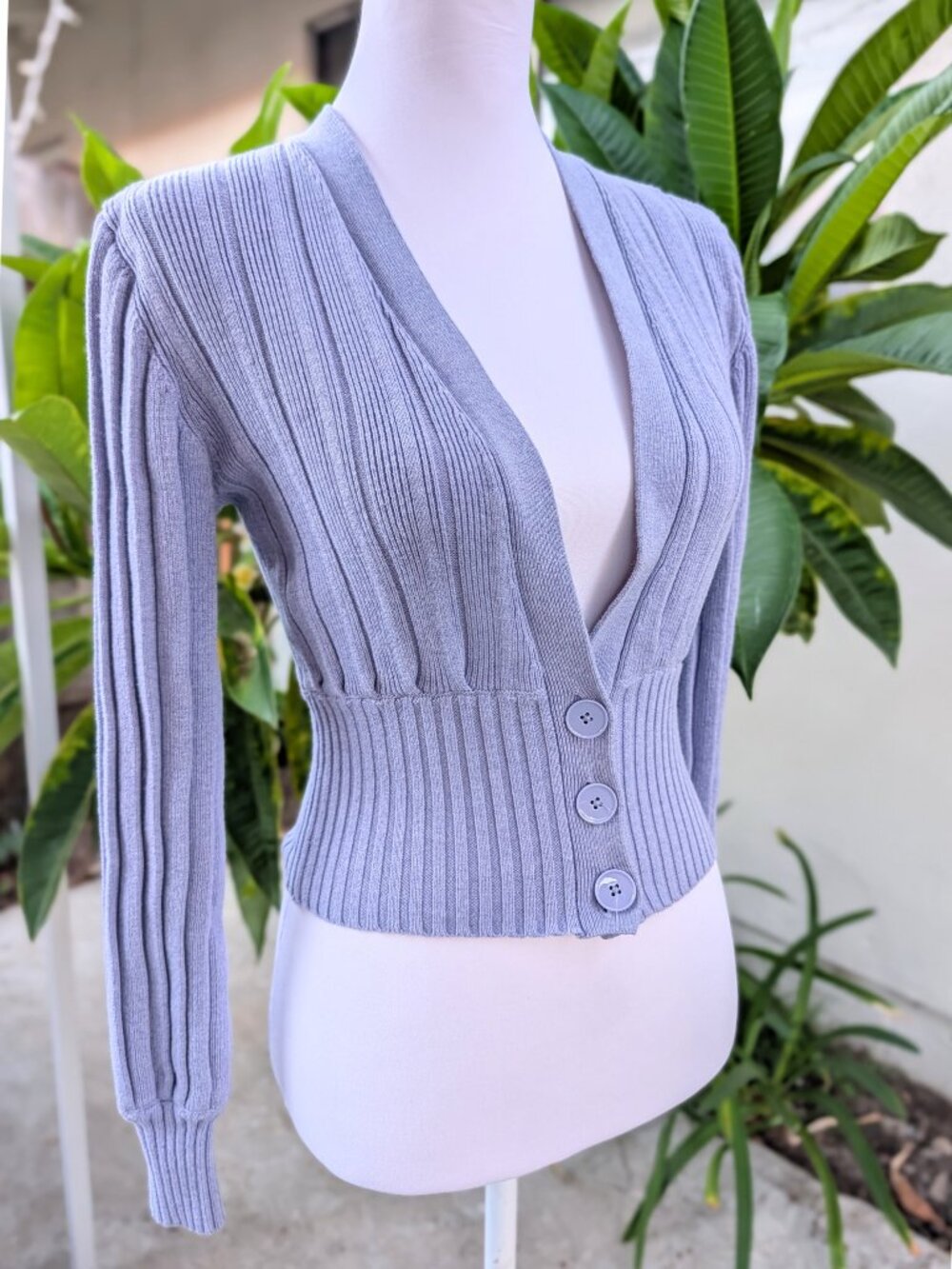 Wilfred by Aritzia lavender 3 button crop cable knit cardi size small VGUC - Picture 2 of 8